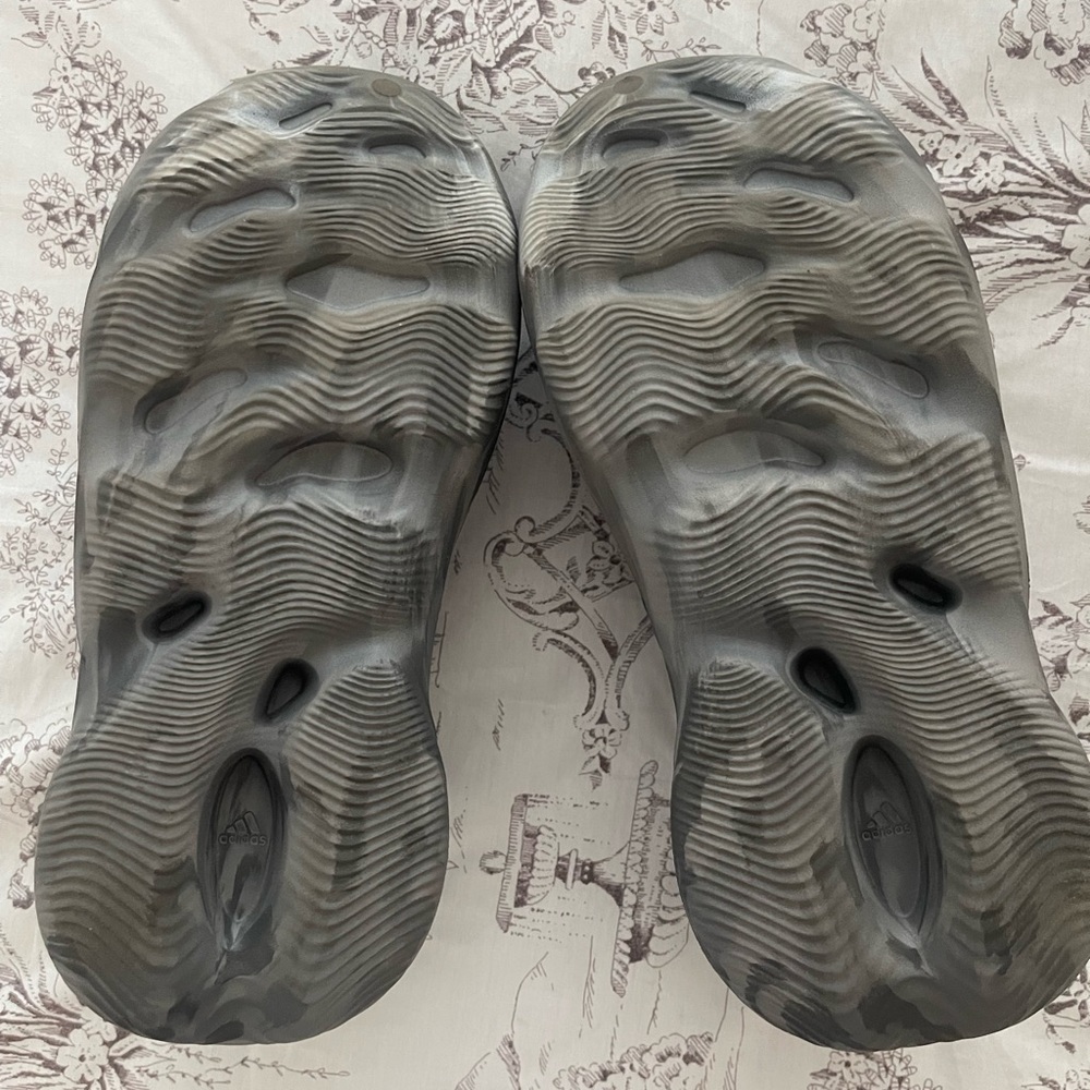 ADIDAS YEEZY FOAM RNR - Picture 4 of 8
